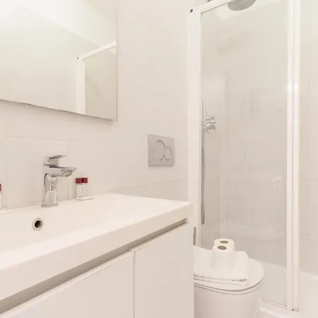 Guesthost - Cozy Monumentale M5 & Chinatown Apartment